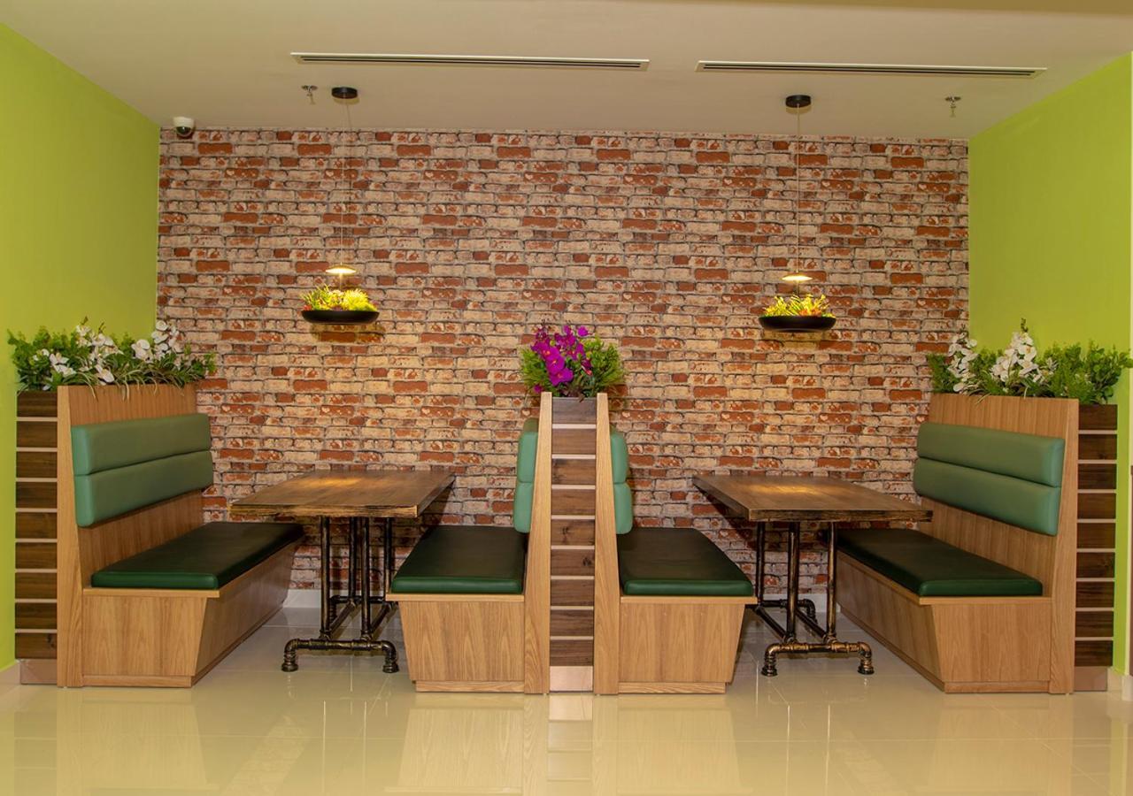Jacob'S Garden Hotel Дубай Екстер'єр фото